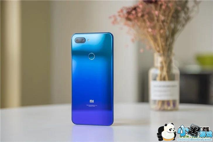 小米8青春版和黑莓Key2手机对比实用评测小黑游戏 小米8青春版和黑莓Key2手机对比实用评测小黑游戏