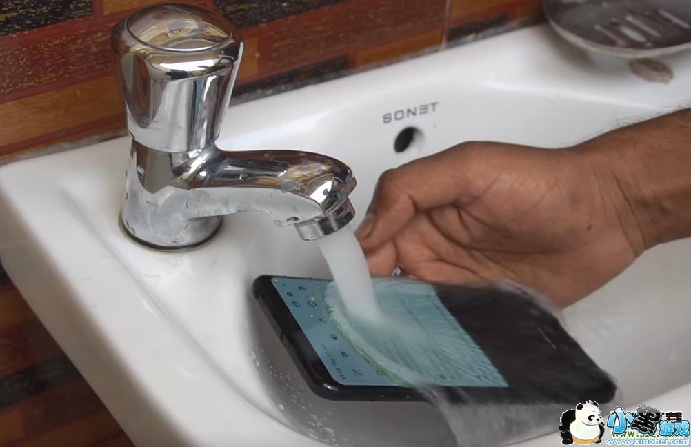 LG V40和三星note9、iPhone XS MAX手机对比实用评测小黑游戏 LG V40和三星note9、iPhone XS MAX手机对比实用评测小黑游戏