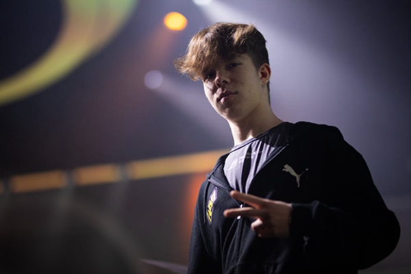 headtr1ck�����ڴ�BLAST��ս��սNaVi