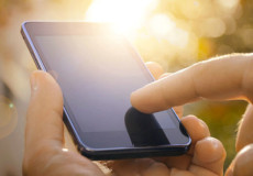 �ֻ���Ļ��������۾����˺���-��׿��Ѷ�� title=