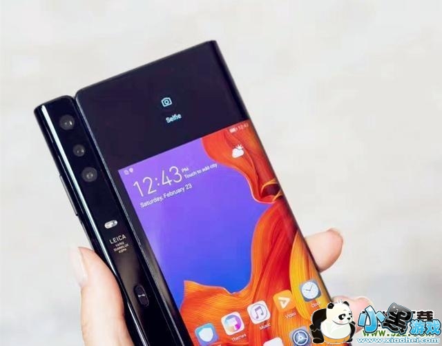 ��ΪMate X�ֻ�ʵ�ò���С����Ϸ