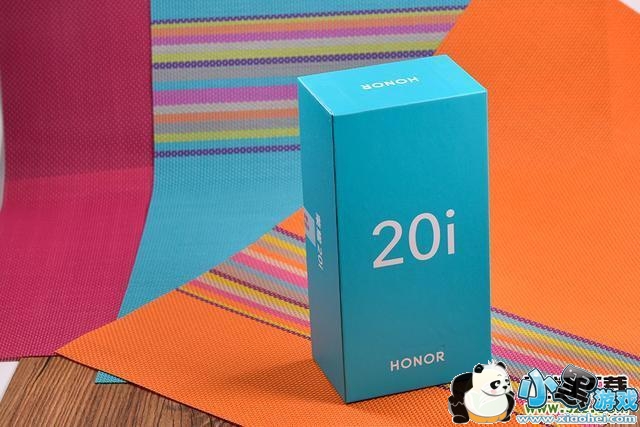 ��ҫ20i�ͻ�Ϊ����9Plus����Ա�ʵ������С����Ϸ