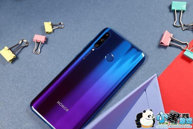 ��ҫ20i�ͻ�Ϊ����9Plus����Ա�ʵ������С����Ϸ