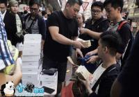 ��۽�ͷ����IPHONE X �۸�̧����Ȼ����