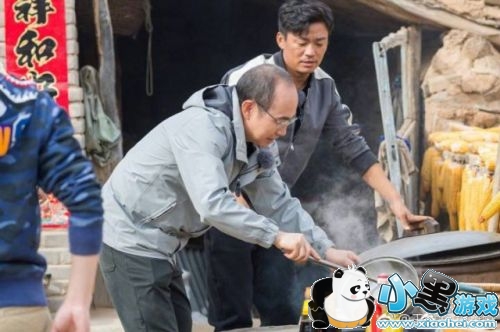 王宝强下乡抓猪是怎么回事/哪个节目的 王宝强下乡抓猪百亿地产大佬潘石屹打下手 王宝强下乡抓猪是怎么回事/哪个节目的 王宝强下乡抓猪百亿地产大佬潘石屹打下手