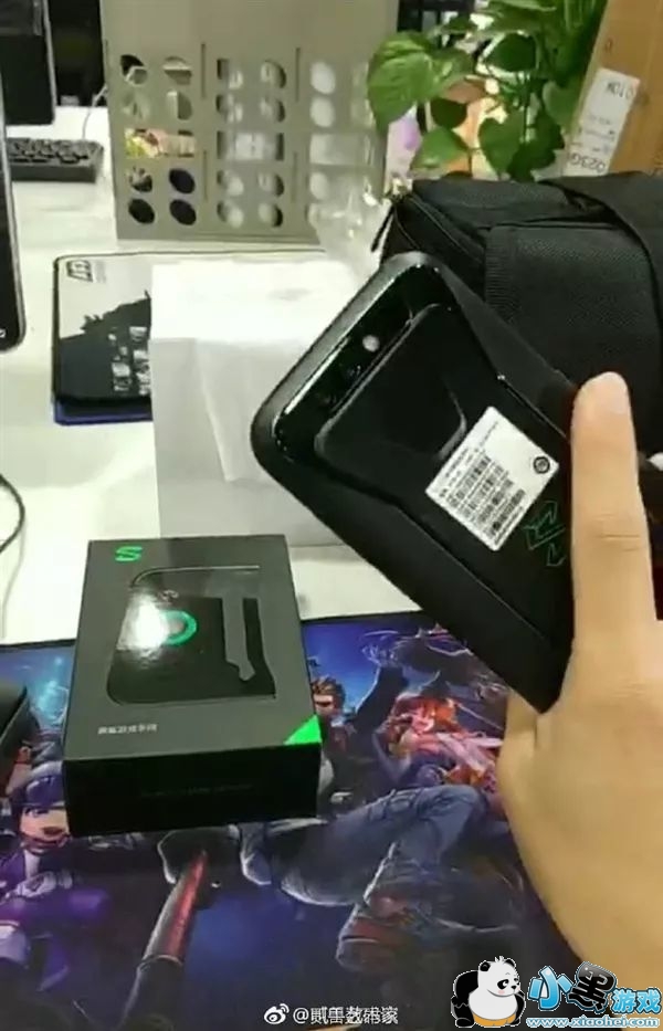 小米黑鲨手机和装甲战歌是什么关系?