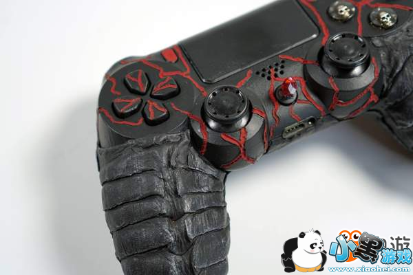 大神自制《怪物猎人世界》PS4手柄 “尖牙”造型超酷 大神自制《怪物猎人世界》PS4手柄 “尖牙”造型超酷