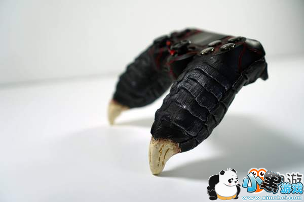 大神自制《怪物猎人世界》PS4手柄 “尖牙”造型超酷 大神自制《怪物猎人世界》PS4手柄 “尖牙”造型超酷