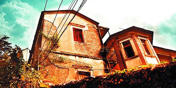 �������١����У���䣿���������ڵĵط��Ƿ���������