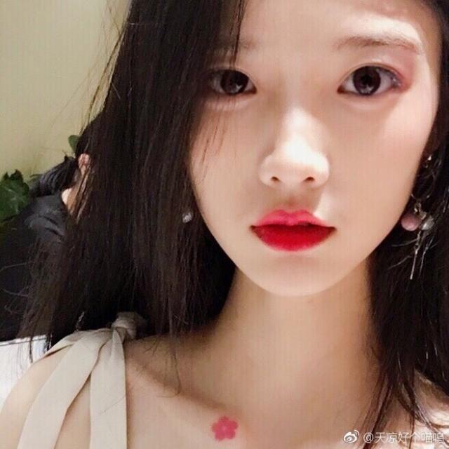 ��Ұ�ж�����Ů���Ӵ��Լ�������˵���ڳ��ﾲ������һ��